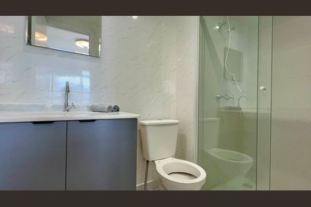 Banheiro Social de kitnet/studio para alugar com 1 quarto, 25m² em Pinheiros, São Paulo