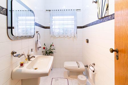 Casa à venda com 160m², 3 quartos e 2 vagas Casa à venda com 160m², 3 quartos e 2 vagasLavabo