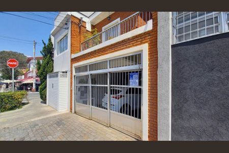 Casa à venda com 160m², 3 quartos e 2 vagas Casa à venda com 160m², 3 quartos e 2 vagasFachada + Plaquinha