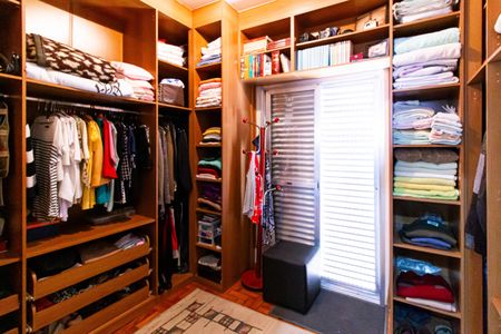 Casa à venda com 160m², 3 quartos e 2 vagas Casa à venda com 160m², 3 quartos e 2 vagasCloset da Suíte