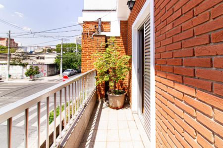 Casa à venda com 160m², 3 quartos e 2 vagas Casa à venda com 160m², 3 quartos e 2 vagasVaranda da Suíte