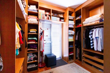 Casa à venda com 160m², 3 quartos e 2 vagas Casa à venda com 160m², 3 quartos e 2 vagasCloset da Suíte