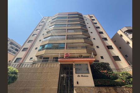 Apartamento para alugar com 117m², 3 quartos e 2 vagas Apartamento para alugar com 117m², 3 quartos e 2 vagasFachada