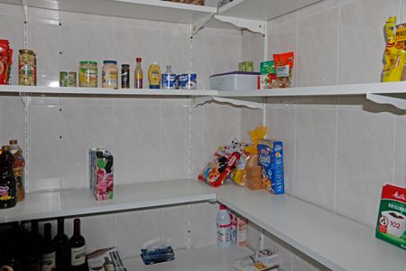 Casa de condomínio para alugar com 384m², 6 quartos e 4 vagasDespensa