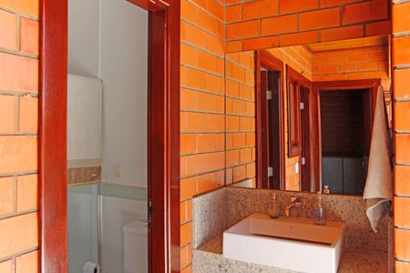 Casa de condomínio para alugar com 384m², 6 quartos e 4 vagasBanheiro Social 2