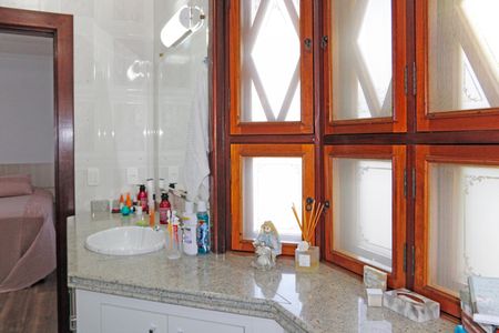 Casa de condomínio para alugar com 384m², 6 quartos e 4 vagasBanheiro da Suíte 2