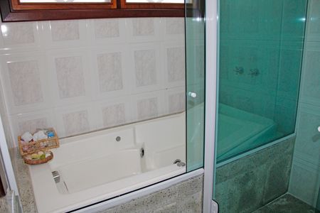 Casa de condomínio para alugar com 384m², 6 quartos e 4 vagasBanheiro da Suíte 2