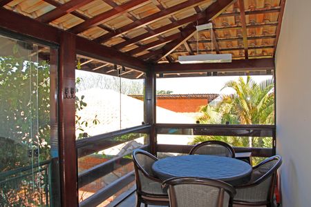 Casa de condomínio para alugar com 384m², 6 quartos e 4 vagasÁrea Gourmet