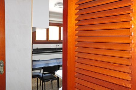 Casa de condomínio para alugar com 384m², 6 quartos e 4 vagasDespensa