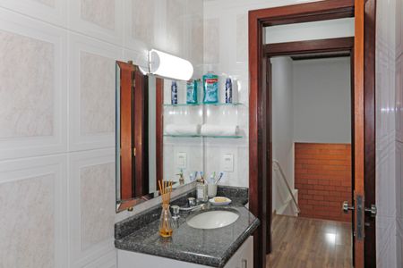 Casa de condomínio para alugar com 384m², 6 quartos e 4 vagasBanheiro Social 1