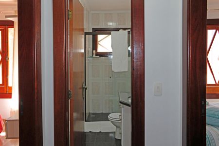 Casa de condomínio para alugar com 384m², 6 quartos e 4 vagasBanheiro Social 1