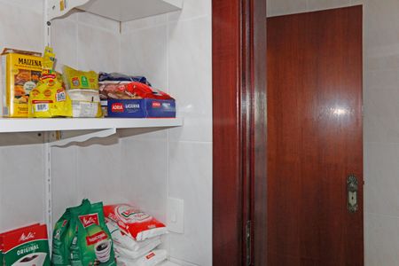 Casa de condomínio para alugar com 384m², 6 quartos e 4 vagasDespensa