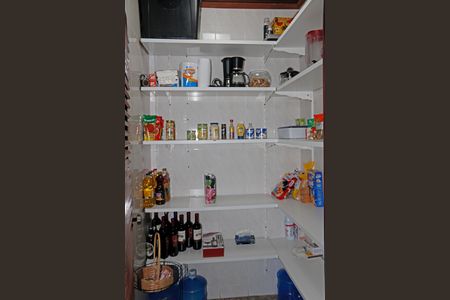 Casa de condomínio para alugar com 384m², 6 quartos e 4 vagasDespensa