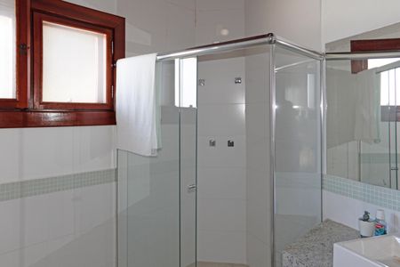 Casa de condomínio para alugar com 384m², 6 quartos e 4 vagasBanheiro da Suíte 3