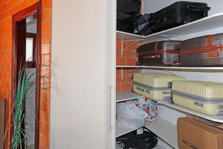 Casa de condomínio para alugar com 384m², 6 quartos e 4 vagasCloset da Suíte 3