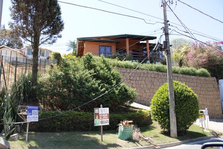 Casa de condomínio para alugar com 384m², 6 quartos e 4 vagasFachada