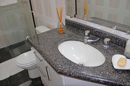 Casa de condomínio para alugar com 384m², 6 quartos e 4 vagasBanheiro Social 1