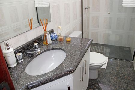 Casa de condomínio para alugar com 384m², 6 quartos e 4 vagasBanheiro da Suíte 1