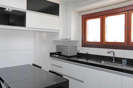 Casa de condomínio para alugar com 384m², 6 quartos e 4 vagasCozinha