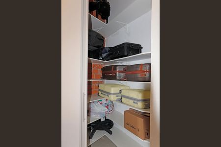 Casa de condomínio para alugar com 384m², 6 quartos e 4 vagasCloset da Suíte 3