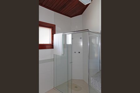 Casa de condomínio para alugar com 384m², 6 quartos e 4 vagasBanheiro da Suíte 3