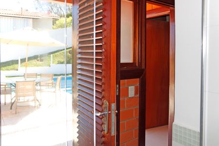 Casa de condomínio para alugar com 384m², 6 quartos e 4 vagasBanheiro Social 2