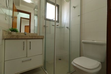 Apartamento para alugar com 216m², 4 quartos e 3 vagas Apartamento para alugar com 216m², 4 quartos e 3 vagasBanheiro da Suíte 1