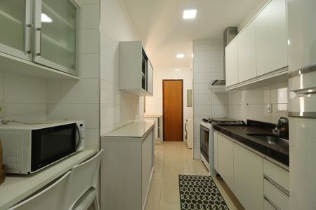 Apartamento para alugar com 216m², 4 quartos e 3 vagas Apartamento para alugar com 216m², 4 quartos e 3 vagasCozinha