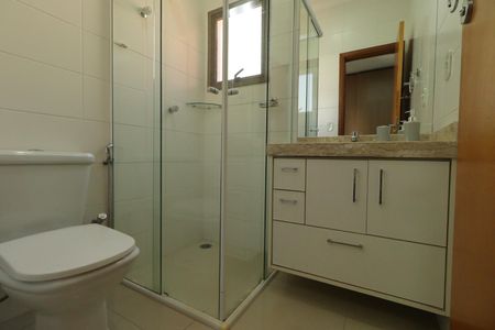 Apartamento para alugar com 216m², 4 quartos e 3 vagas Apartamento para alugar com 216m², 4 quartos e 3 vagasBanheiro da Suíte 4