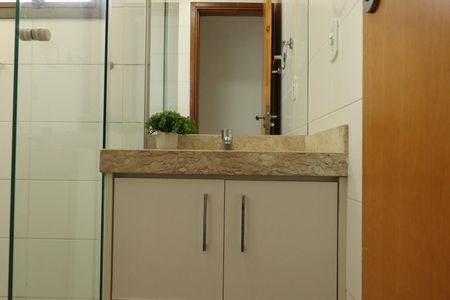 Apartamento para alugar com 216m², 4 quartos e 3 vagas Apartamento para alugar com 216m², 4 quartos e 3 vagasBanheiro da Suíte 2