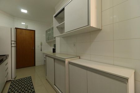 Apartamento para alugar com 216m², 4 quartos e 3 vagas Apartamento para alugar com 216m², 4 quartos e 3 vagasCozinha