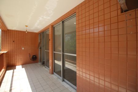 Apartamento à venda com 77m², 3 quartos e 1 vagaVaranda