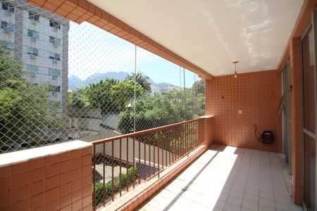 Apartamento à venda com 77m², 3 quartos e 1 vagaVaranda