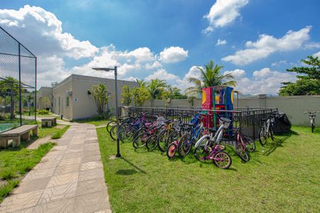 Apartamento para alugar com 48m², 2 quartos e 1 vaga Apartamento para alugar com 48m², 2 quartos e 1 vagaÁrea comum - Playground