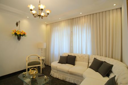 Casa à venda com 208m², 3 quartos e 2 vagasSala