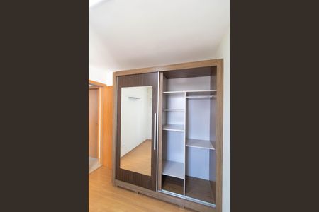 Apartamento à venda com 45m², 2 quartos e 1 vaga Apartamento à venda com 45m², 2 quartos e 1 vagaQuarto 01 - Armário