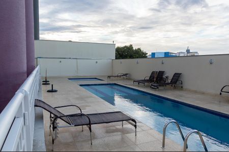 Apartamento à venda com 65m², 2 quartos e 1 vaga Apartamento à venda com 65m², 2 quartos e 1 vagaÁrea comum - Piscina