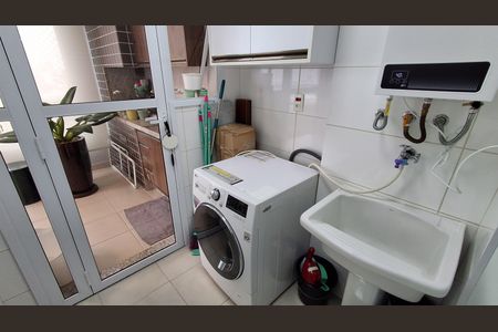 Apartamento à venda com 77m², 2 quartos e 2 vagasÁrea de Serviço