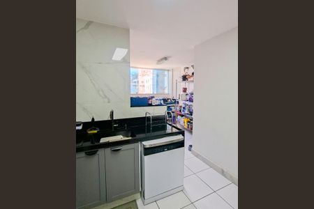 Apartamento à venda com 80m², 3 quartos e 1 vaga Apartamento à venda com 80m², 3 quartos e 1 vagaCozinha e Área de Serviço