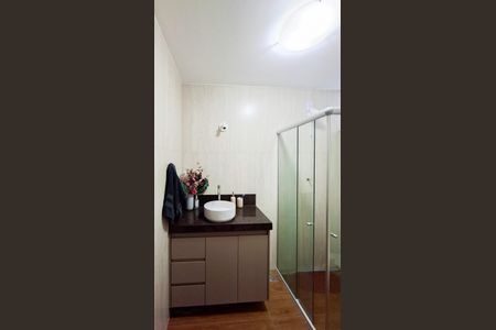 Banheiro 3 de apartamento à venda com 3 quartos, 80m² em Sagrada Família, Belo Horizonte