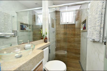 Apartamento à venda com 60m², 2 quartos e 1 vaga Apartamento à venda com 60m², 2 quartos e 1 vagaBanheiro Social