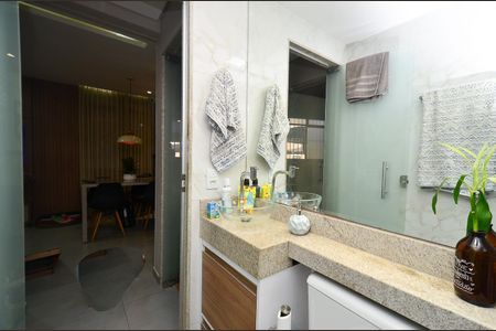 Apartamento à venda com 60m², 2 quartos e 1 vaga Apartamento à venda com 60m², 2 quartos e 1 vagaBanheiro Social