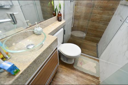 Apartamento à venda com 60m², 2 quartos e 1 vaga Apartamento à venda com 60m², 2 quartos e 1 vagaBanheiro Social