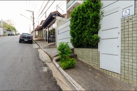 Casa à venda com 100m², 2 quartos e 3 vagas Casa à venda com 100m², 2 quartos e 3 vagasFachada