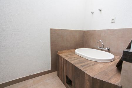 Casa para alugar com 112m², 3 quartos e 2 vagas Casa para alugar com 112m², 3 quartos e 2 vagasOfurô