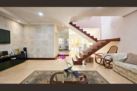 Casa à venda com 297m², 4 quartos e 2 vagasSala