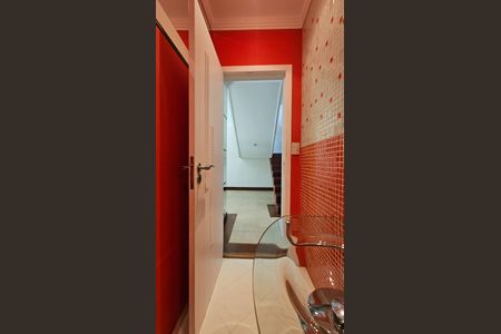 Casa à venda com 297m², 4 quartos e 2 vagasLavabo