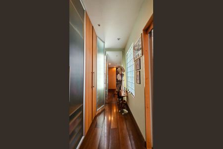 Casa à venda com 297m², 4 quartos e 2 vagasCloset