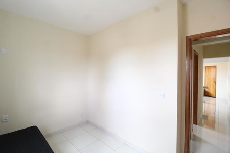 Quarto 2 de apartamento para alugar com 2 quartos, 48m² em Tubalina, Uberlândia