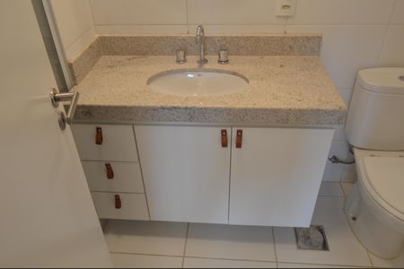Apartamento para alugar com 79m², 2 quartos e 1 vaga Apartamento para alugar com 79m², 2 quartos e 1 vagaBanheiro da Suíte 2